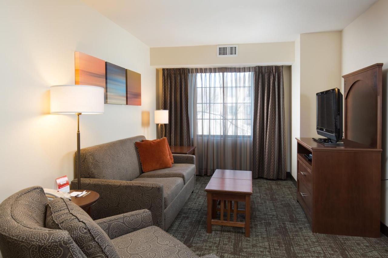 One-Bedroom Queen Suite